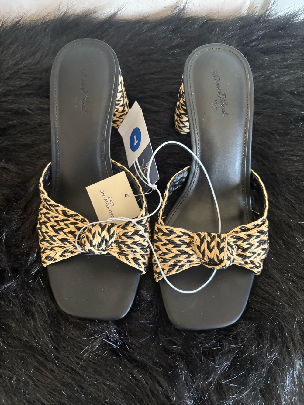 NWT Universal Thread Woven Bow-Accent Slide Sandals in Black and Natural, Size 7 - Picture 3 of 6